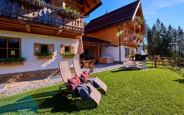 Vacations in cozy chalets in a sunny, secluded location with garden and panoramic views