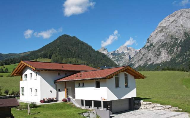 Holiday in the Tennengebirge apartments in St. Martin in SalzburgerLand