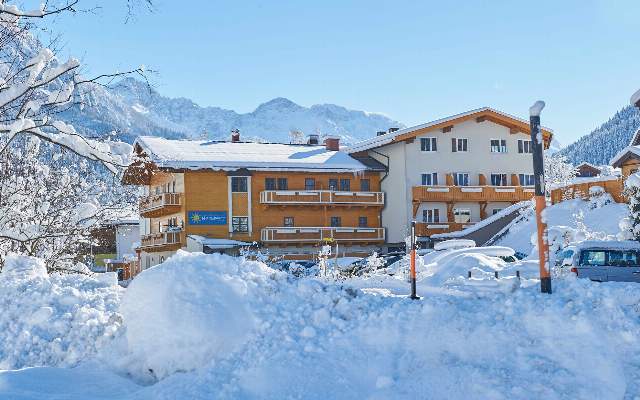 The family hotel Botenwirt is located at the ski school
