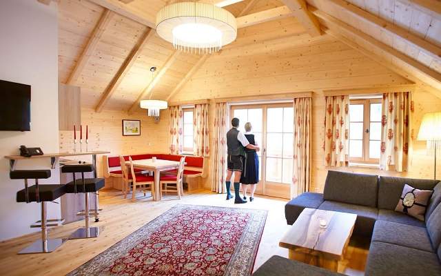 Spacious suites with separate bedrooms, kitchen, living room, tiled stove, cloakroom and private storage space for skis and bikes