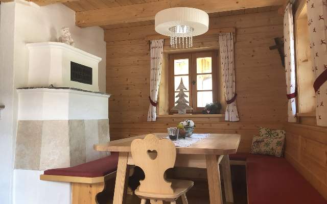 Frühstück und Abendessen kann zugebucht werden. Auf Wunsch wird das Essen direkt ins Chalet geliefert.