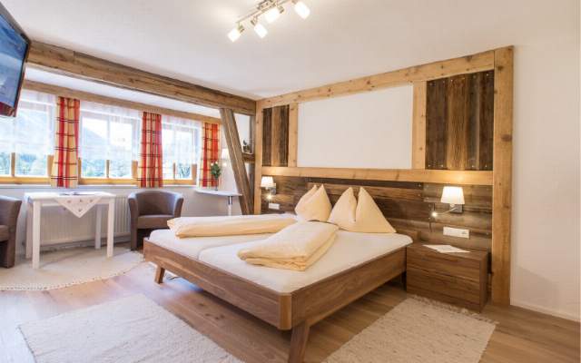 Gemütliche und geräumige Zimmer für 1 bis 4 Personen mit Frühstück oder Halbpension