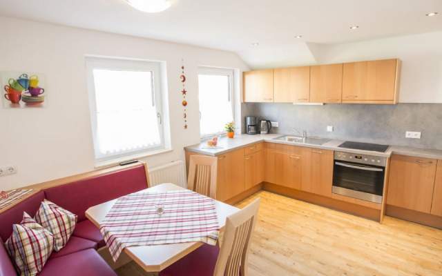 Spacious eat-in kitchen with complete equipment