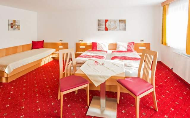 Double and triple rooms with shower, toilet and breakfast