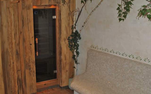 Wellnessbereich mit Sauna und Infrarotkabine