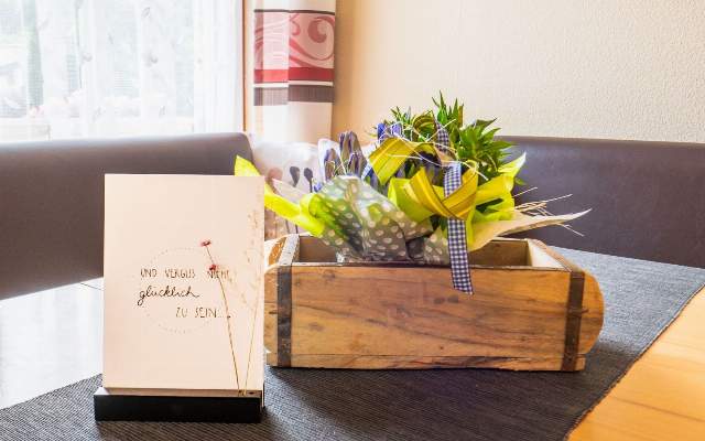 Liebevolle Dekoration und gemütliche Einrichtung