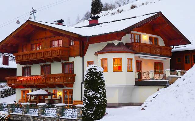 Winterurlaub in Ski amadé - Haus Schartner direkt an der Skipiste in St. Johann-Alpendorf