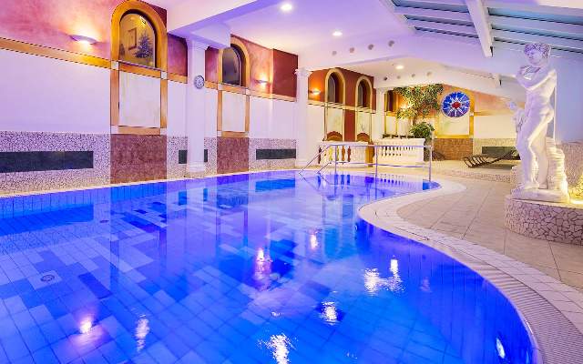 Wellnessmomente mit Hallenbad, Sauna, Infrafrotkanbine, Dampfbad u.v.m.